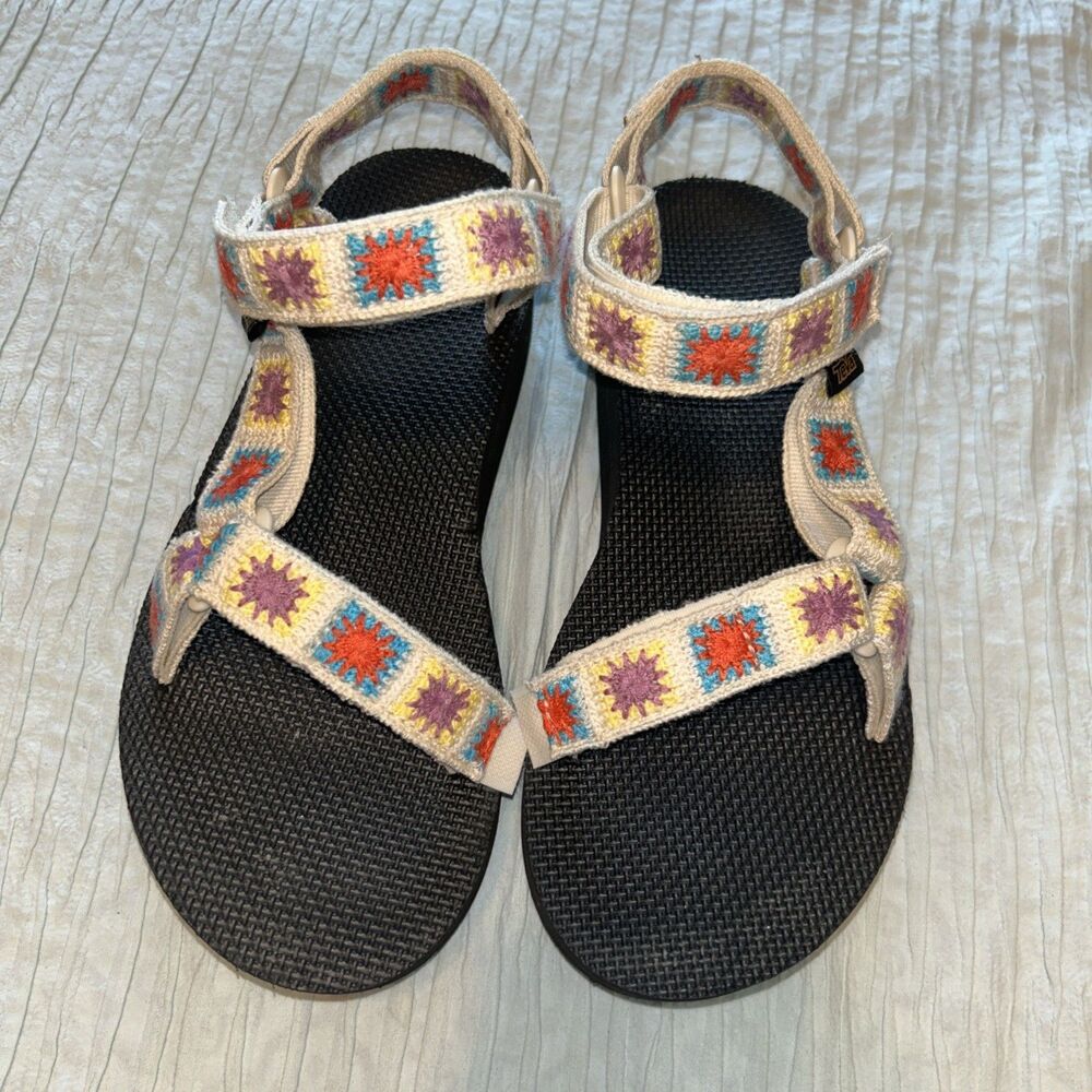 TEVA Unwind Platform Universal Crochet Sandals Size 8 Granny Square